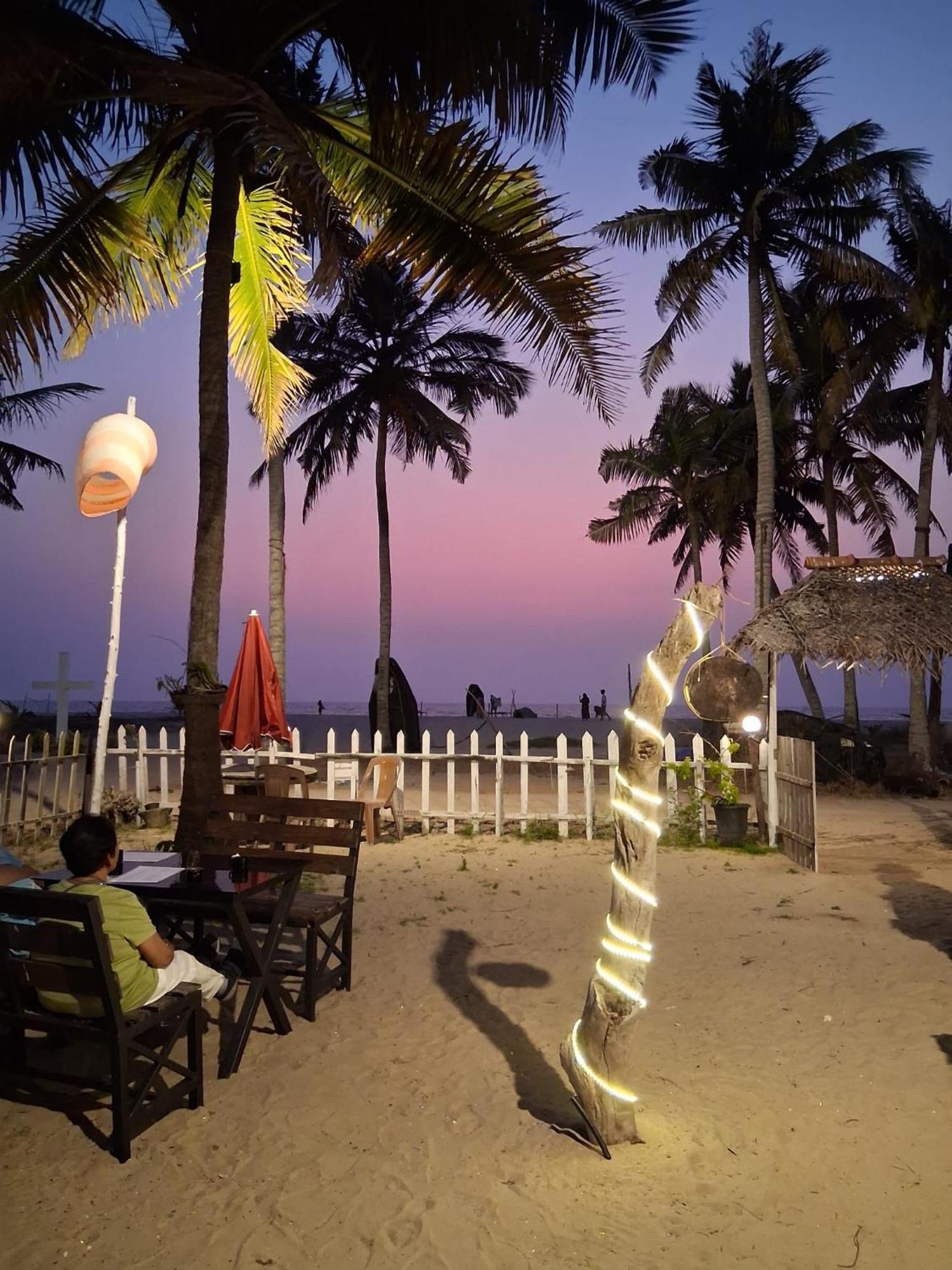 Shoreline Marari Beach Villa At Golden Beach Mararikulam Alappuzha Esterno foto